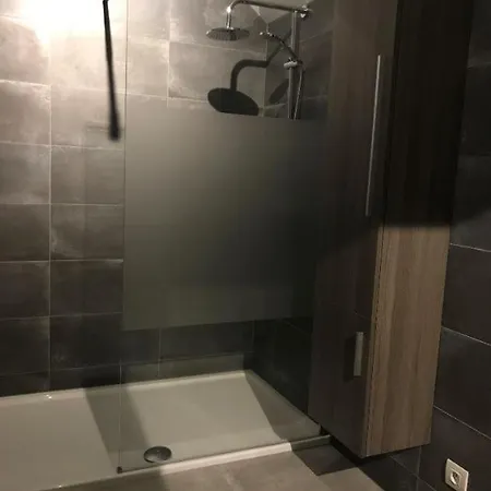 Met Zonneterras, Tuin En Panoramisch Uitzicht